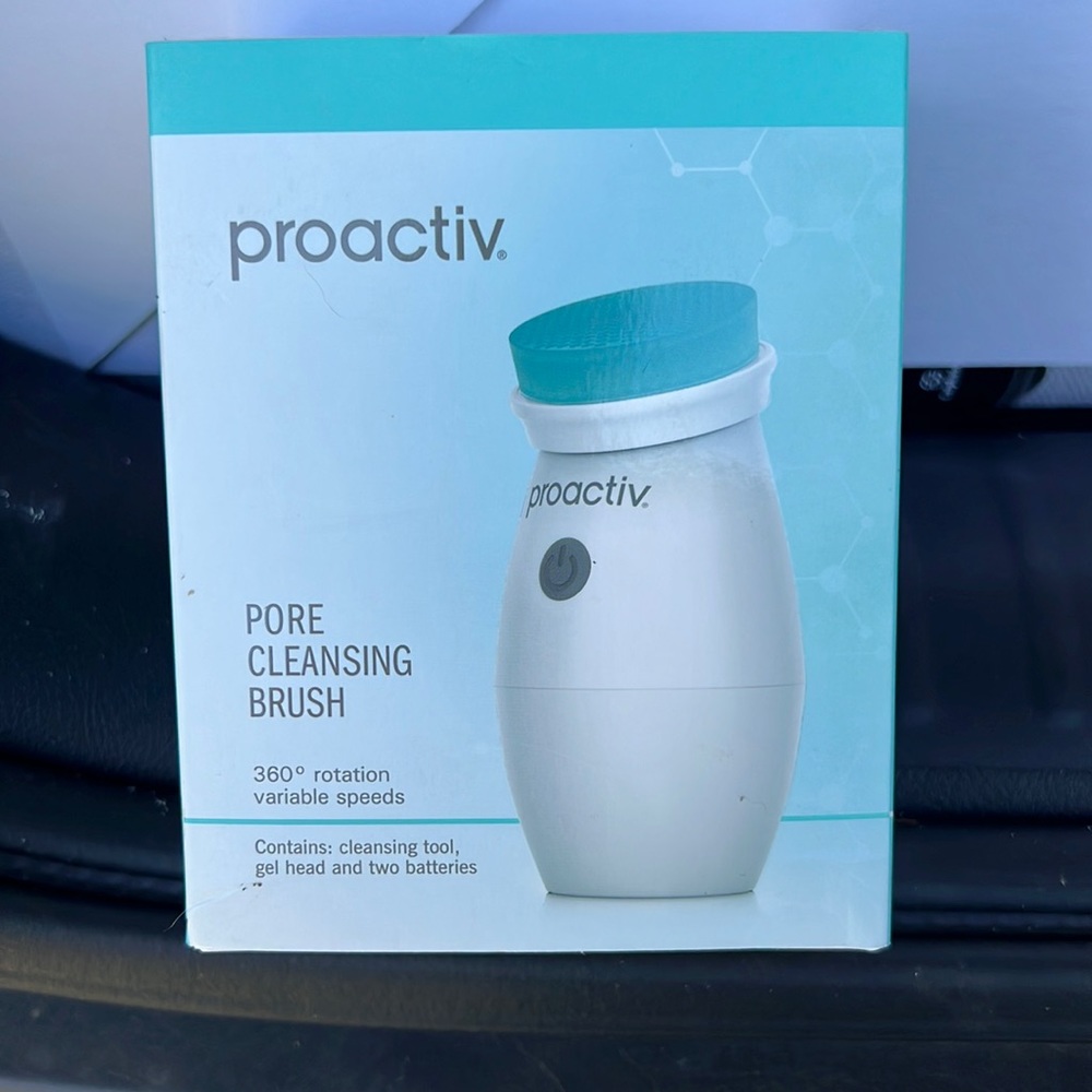 Proactiv pore cleansing brush